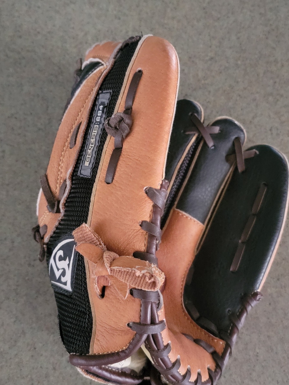 11.5" Rawlings Tan and Black Leather Baseball Glove -